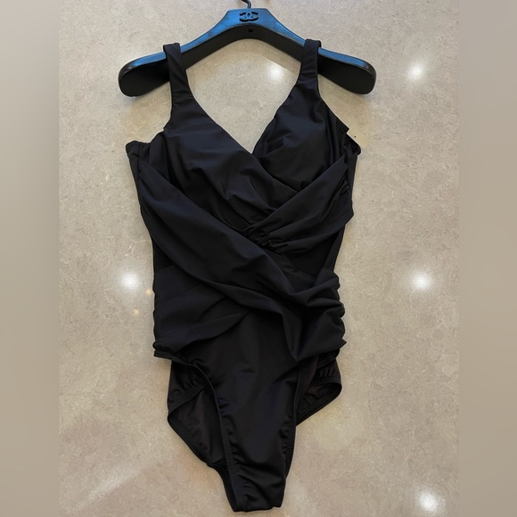 NEW MIRACLESUIT Crossover With Mesh One Piece Swimsuit in Black Size 10 - Picture 3 of 11